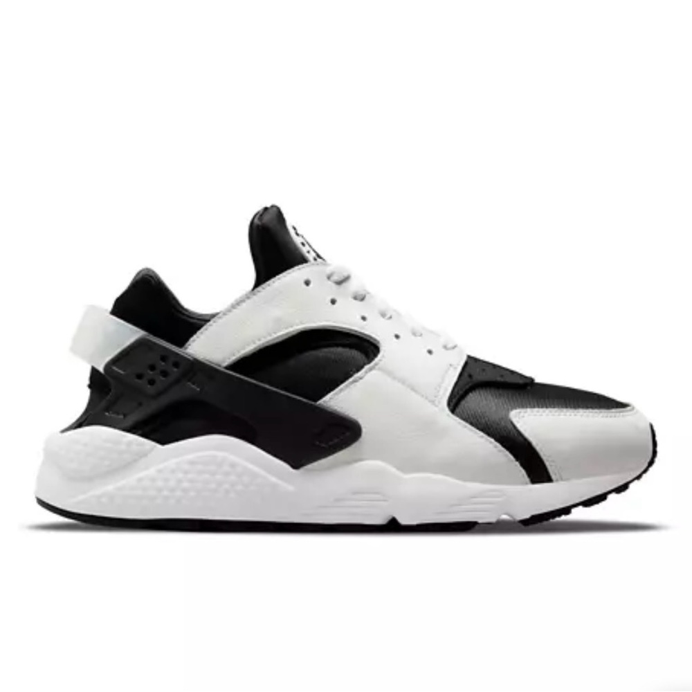 Nike Huraches Sneakers Size 8 Black & White